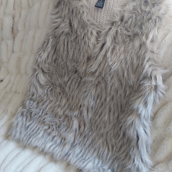 Faux Fur Sweater Vest - Picture 2 of 6